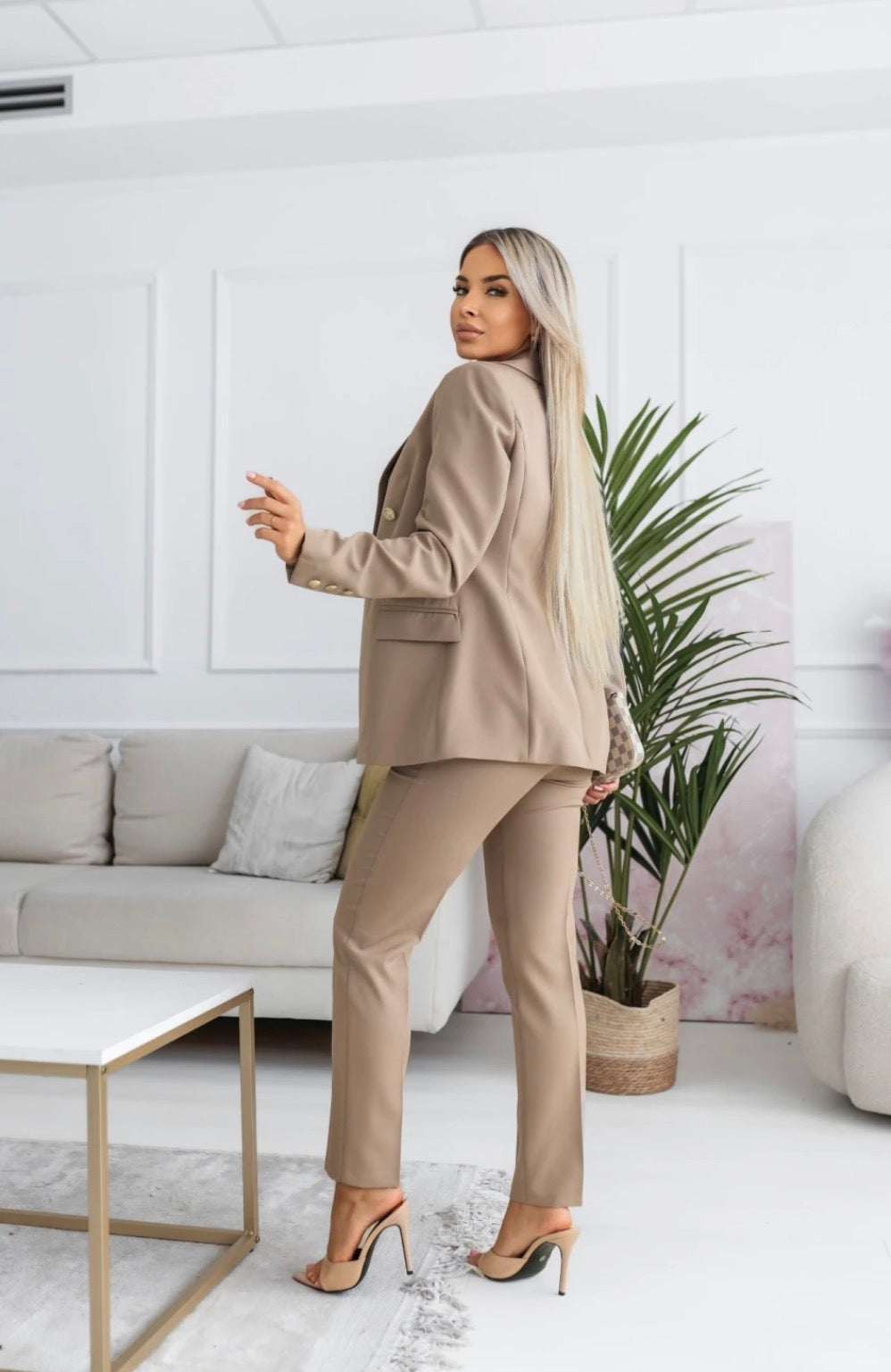 Marynarka Elegant Chic – Beżowa
